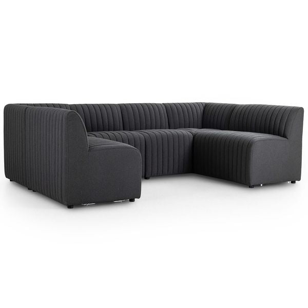 Sofa narozna o lekkiej bryle z miekka linia w odcieniu czerni