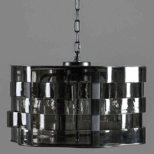Lampa wiszaca o harmonijnych proporcjach z miekka linia w odcieniu szarosci